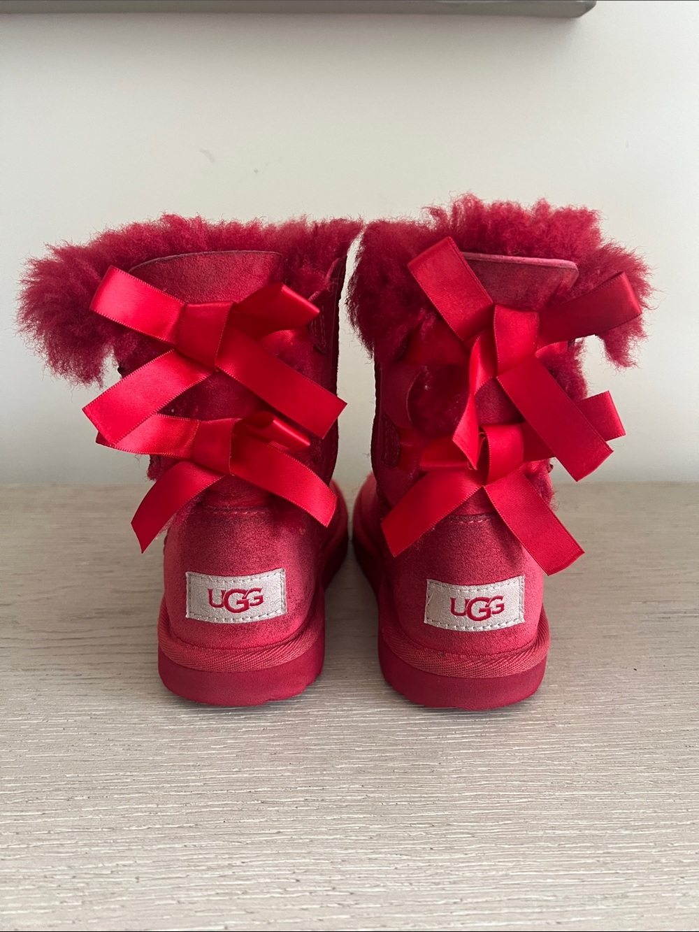 UGG Kids Red Bailey Bow boots size sheepskin size 12